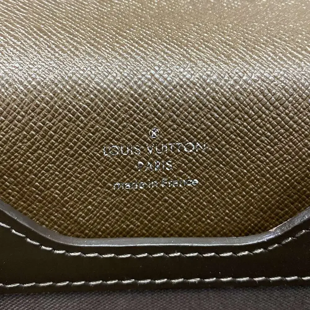 Louis Vuitton Robusto 1 Taiga Business Bag M31058